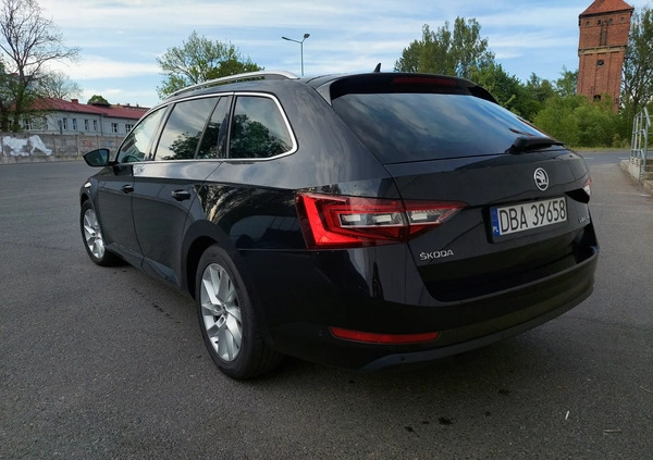 Skoda Superb cena 63900 przebieg: 205000, rok produkcji 2016 z Wałbrzych małe 137